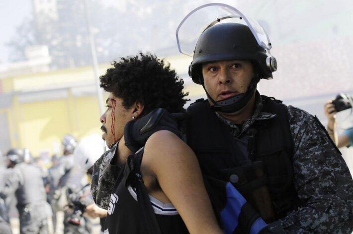 В Бразилии в день открытия ЧМ прошли массовые антифутбольные протесты. ЧМ-2014 (ФОТО)