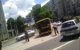 В Донецке грузовик с боевиками врезался в маршрутку (ВИДЕО)