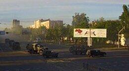На Донбассе движутся колонны военной техники под флагами России (ВИДЕО)