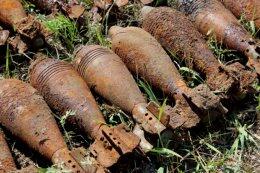 В брошенном лагере террористов "ДНР" обнаружены боеприпасы времен ВОВ (ВИДЕО)