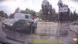 Очень странное ДТП в Одессе: мужчина 400 метров провез водителя на капоте (ВИДЕО)