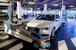 В аэропорту Дюссельдорфа появился робот-парковщик (ВИДЕО)