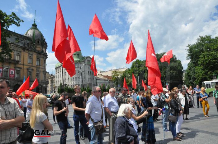 Во Львове на митинге требовали роспуска парламента (ФОТО)