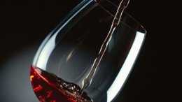 Красное вино поможет предотвратить инфаркт
