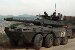 Военная техника ежедневно переправляется в Крым (ВИДЕО)
