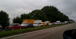 Люди массово покидают Донецк (ВИДЕО)
