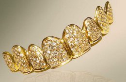Арабские стоматологи создали рекордно дорогую «улыбку»