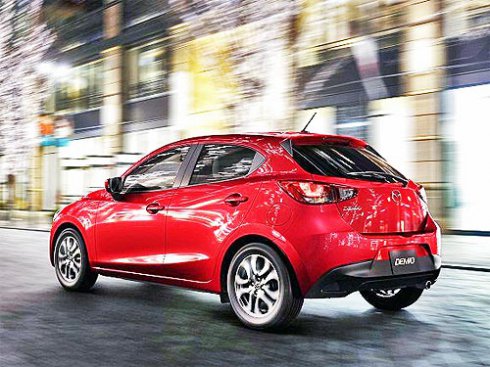 Mazda представила компактный хэтчбек нового поколения (ФОТО)