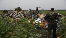 Террорист Стрелков распорядился награбленными трофеями с "Боинга-777" (ФОТО)