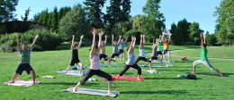 Киев предлагает любителям йоги занятия на свежем воздухе