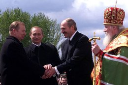 Кучма прилетел в Минск для переговоров с Лукашенко