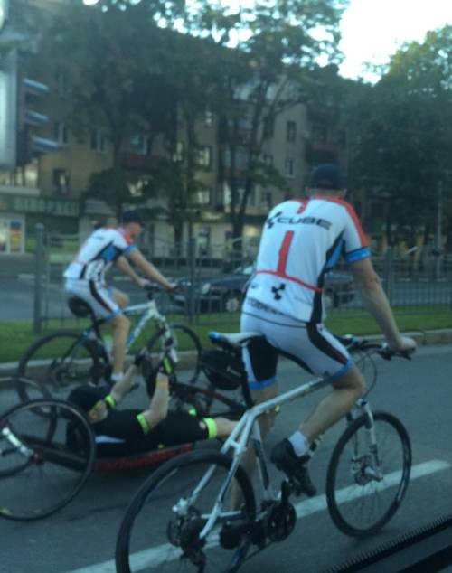 Кернес уже катается по Харькову на велосипеде (ФОТО)