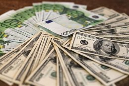 Российские корпорации переводят средства из американской валюты в гонконгский доллар