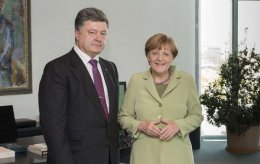 Порошенко поговорил с Меркель и Байденом
