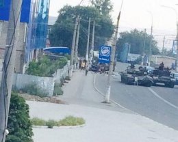 СМИ: в Краснодоне террористы протаранили троллейбус, есть жертвы