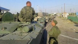 Колонна российской бронетехники направилась в сторону границы с Украиной