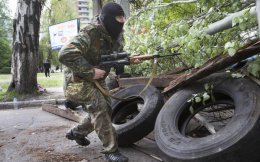 В Донецке и Луганске проходят уличные бои между террористами и украинскими силовиками