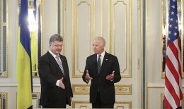 По мнению Порошенко, мирный план -  это единственный способ установить мир на Донбассе