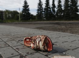 В результате артобстрелов убиты мирные жители и уничтожены дома в Донецке
