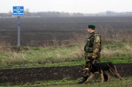 Луганские пограничники обстреляли и заставили отступить группу диверсантов (ФОТО)