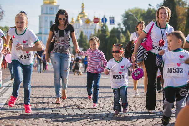 В Киеве состоялся ежегодный спортивно-благотворительный «Пробег под каштанами» (ФОТО)