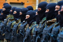 Батальон "Азов" готовит новобранцев для обороны Мариуполя (ВИДЕО)