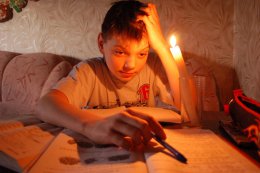 Кого отключат от электроэнергии в первую очередь и как пережить темные ночи (ФОТО)