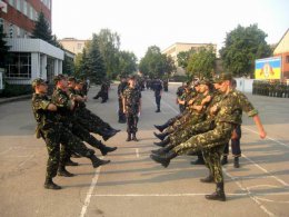 Каждый украинец будет вынужден пройти двухмесячный "курс молодого бойца"