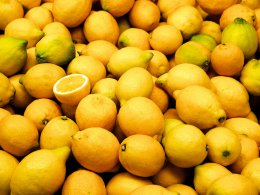 Цены на фрукты и цитрусовые заставляют украинцев экономить