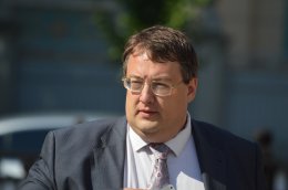 Антон Геращенко прокомментировал обвинения в захоронении мирных жителей в братских могилах