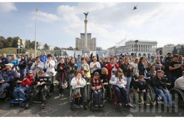 В Киеве состоялся "Марш мира" людей с особыми потребностями (ФОТО)