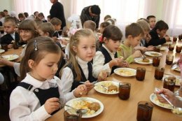 Столичные власти размышляют о необходимости бесплатных завтраков для детей младших классов