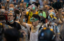 Власти КНР используют приложения смартфонов для слежки за протестами в Гонконге