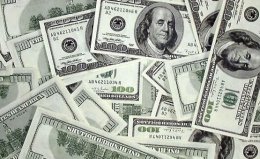 НБУ немного повысил стоимость американской валюты