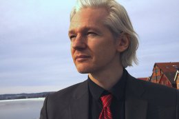 Основатель WikiLeaks планирует запустить линию одежды в Индии