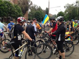 Молодежь Тернополя выступила за велосипеды и вышиванки