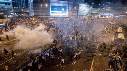В Гонконге полиции удалось справиться с акцией протеста