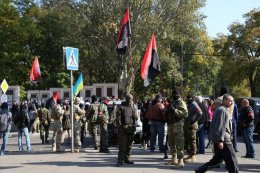 Неизвестные с символикой "Правого сектора" заблокировали проходные "Запорожстали"