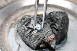 Ювелирная компания нашла способ превратить прах человека в диамант