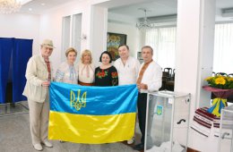 Украинцы за границей активно голосуют на выборах ВР