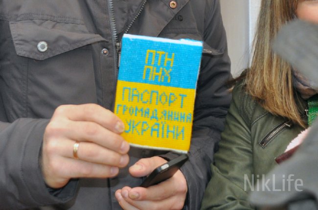 Глава николаевского облсовета носит на своем паспорте надпись "ПТН ПНХ" (ФОТО)