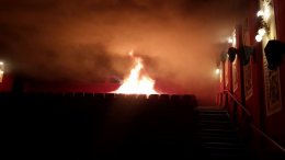 В Киеве не удается потушить пожар в кинотеатре (ВИДЕО)