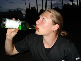 Ученые определили, что заставляет людей употреблять спиртные напитки