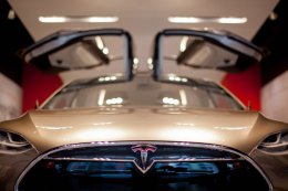 Начало производства кроссовера Tesla Model X опять перенесено