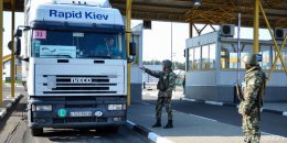 Германия передала Украине еще 40 грузовиков с жилыми модулями