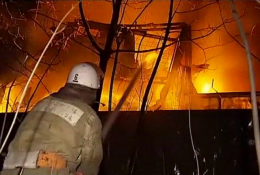 Пожар возле киностудии им. Довженко в Киеве (ВИДЕО)