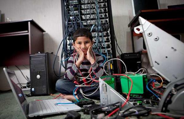 Пятилетний британец стал самым молодым в мире компьютерным специалистом (ФОТО)