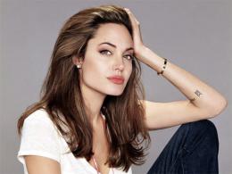 Анджелина Джоли обижена на жену Джорджа Клуни за безупречную репутацию