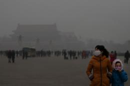 Жители Пекина страдают от сильнейшего смога