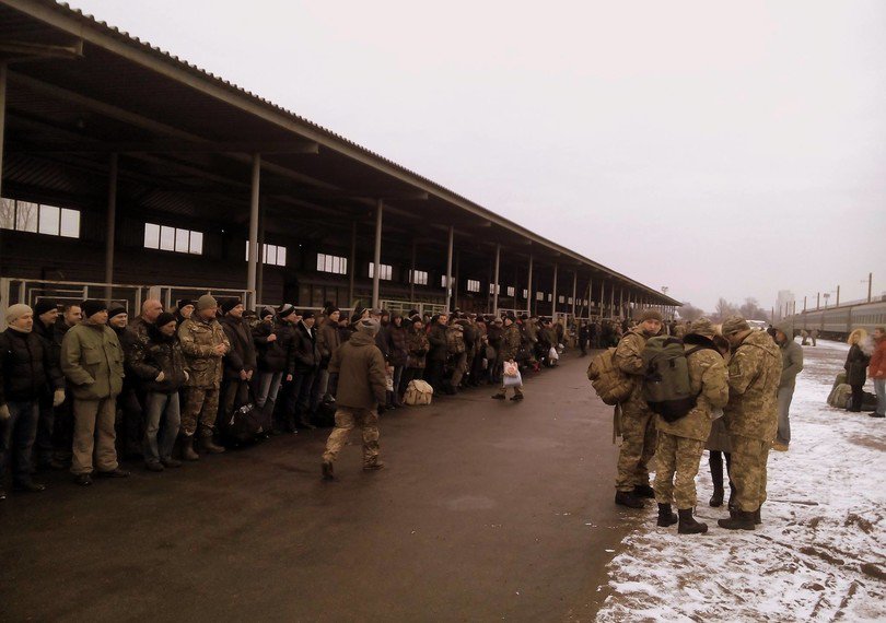 Первые военнообязанные 2015 года отправились на учения (ФОТО)